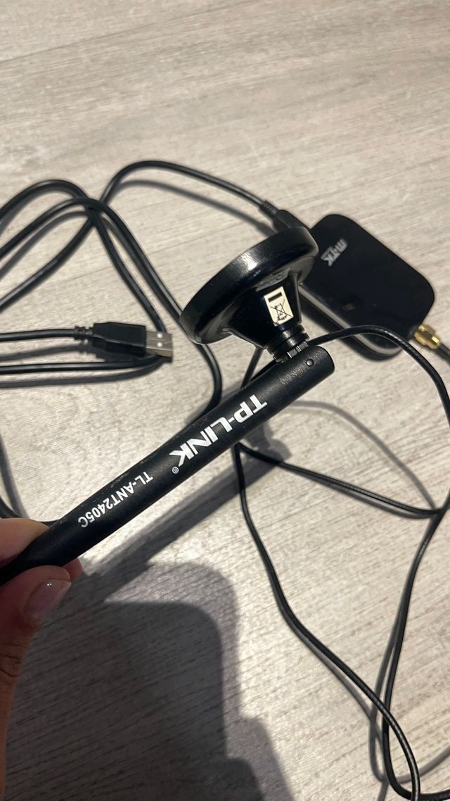 Antena TP-Link TL-ANT2405C + Receptor WiFi