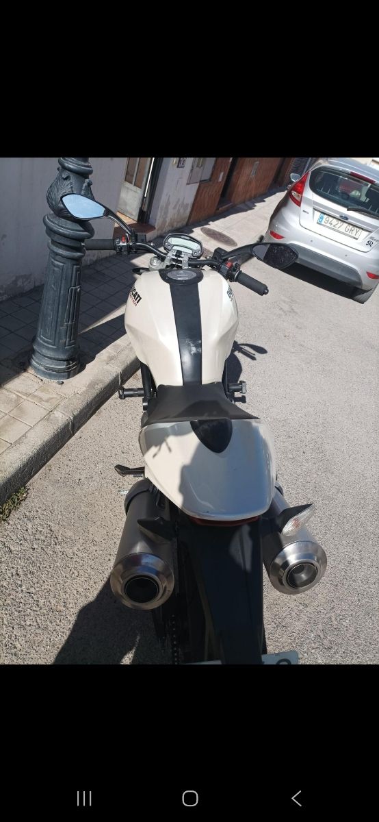 Ducati Monster 696 2009