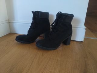 Scarponcini Timberland neri tacco alto