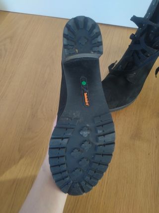 Scarponcini Timberland neri tacco alto
