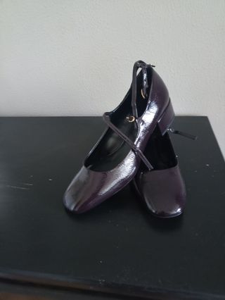 Merceditas charol burdeos Zara T.38