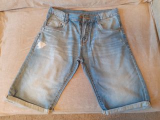 Bermudas vaqueras desgastadas