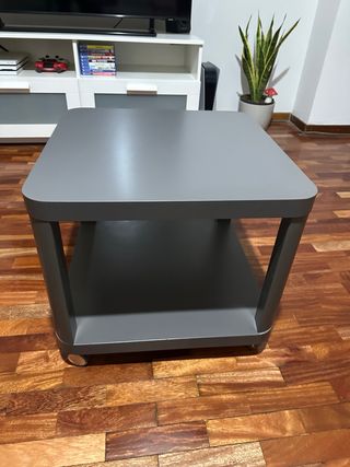 Mesa auxiliar gris con ruedas Ikea