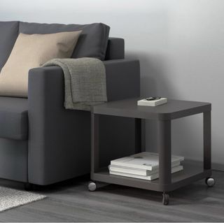 Mesa auxiliar gris con ruedas Ikea