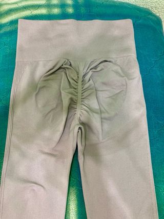 Mallas gris claro, efecto puhsap
talla S/M
nuevas