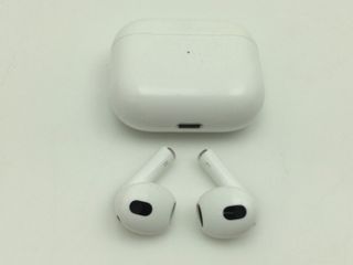 in-ear apple airpods 3 gen
