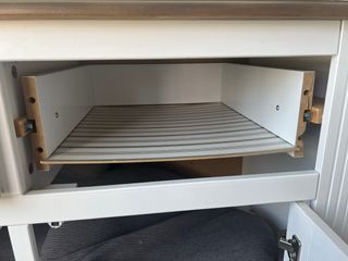 Aparador blanco y madera con cajones