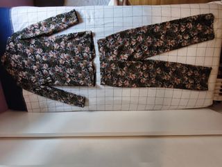Traje floral Zara