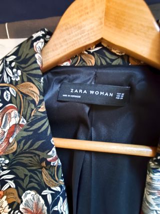 Traje floral Zara