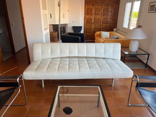 Sofá blanco efecto piel