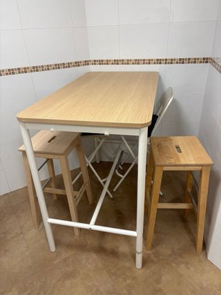 Mesa alta Ikea + 4 taburetes opcionales