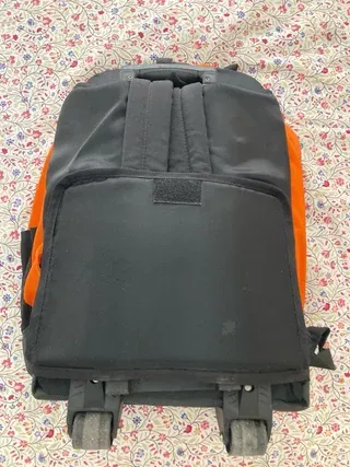 Maleta Mochila The North Face Naranja y Negra