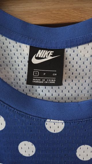 Camiseta Nike de puntos azul y blanco
