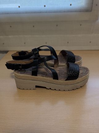 Sandalias Mustang Talla 39 Negras