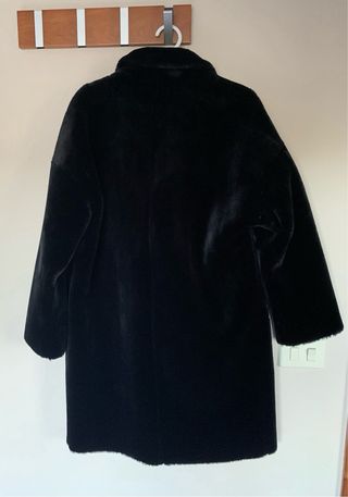 Chaquetón de pelo Zara negro