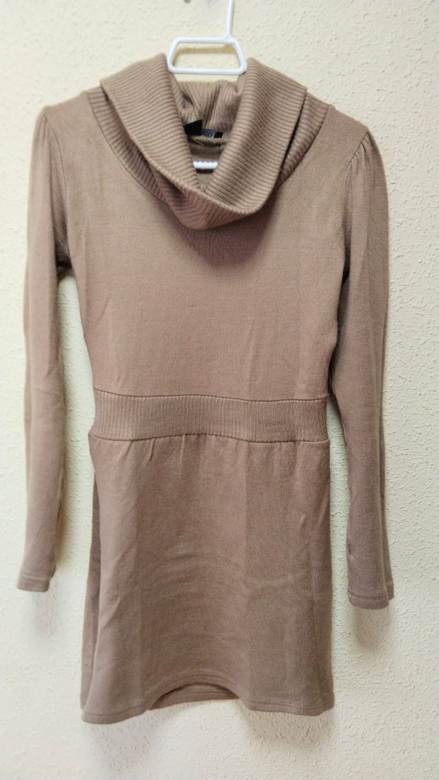 Jersey cuello alto con medidas.