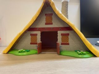 Casa de Playmobil con tejado amarillo