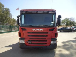 SCANIA P 230 - CAMIONES GRUAS