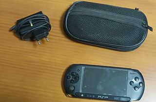 Sony PSP Negra con funda y cargador