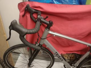 Bicicleta Triban plateada