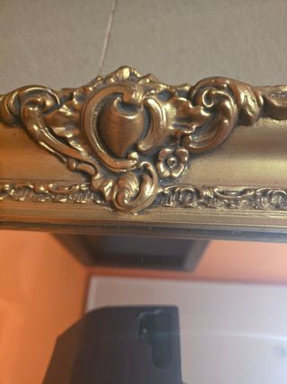 Espejo antiguo dorado marco tallado.