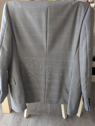 Traje gris a cuadros. 
