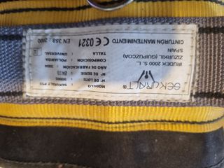 Arnés de seguridad amarillo