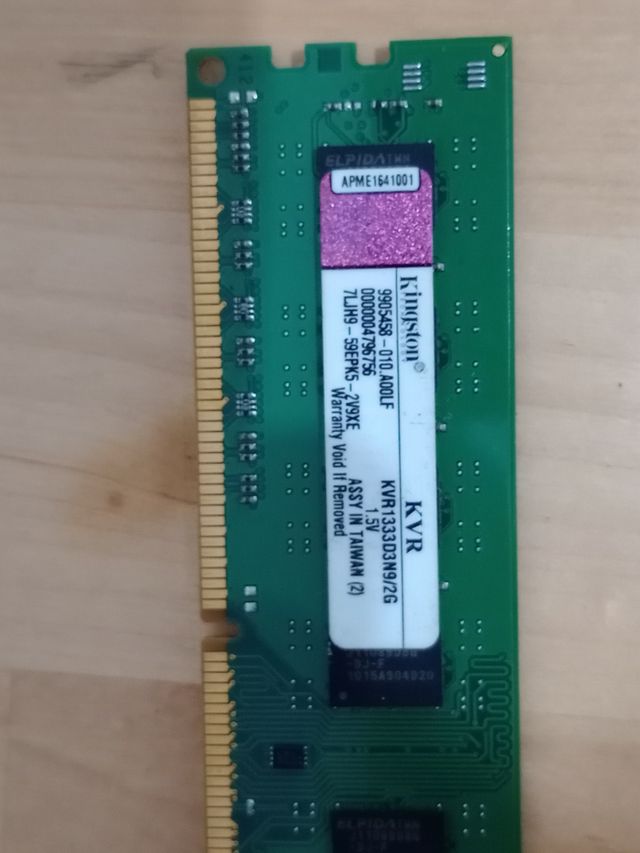 4 Memorias RAM de 2gb total 8Gb