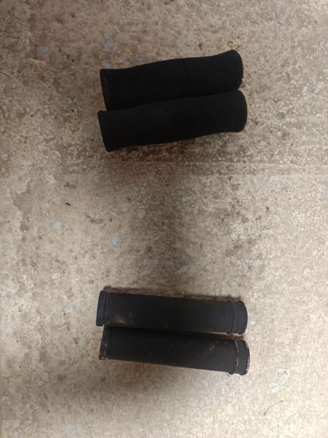 Puños de bicicleta negros