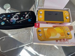 Nintendo Switch Lite Amarillo + Accesorios