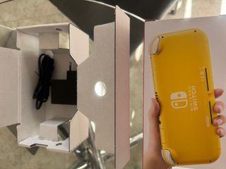 Nintendo Switch Lite Amarillo + Accesorios