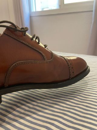 Zapatos de piel marrones marca Laberal Russell
