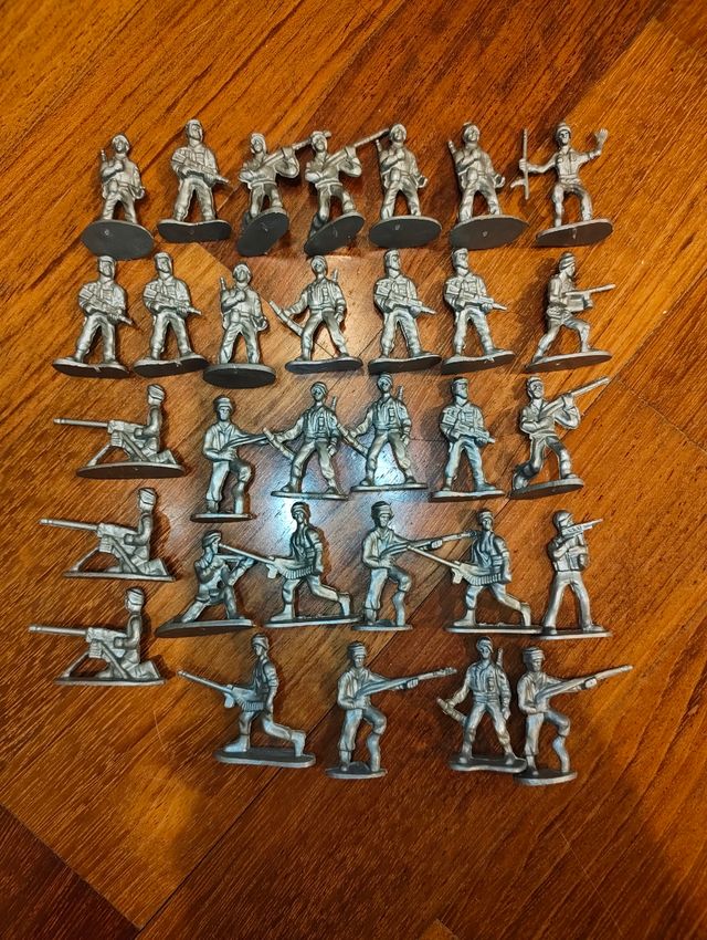 Lotto modellino e soldatini vintage