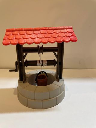 Pozo Playmobil con cubo y manivela