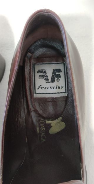 Zapatos marrones Ferrerias. Talla: 36