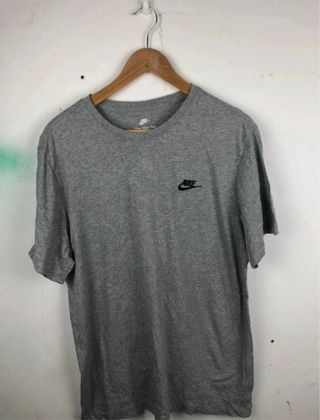 Camiseta Nike Gris