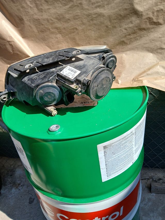 Faro delantero derecho VW Passat