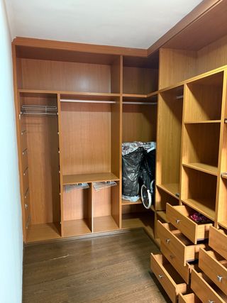 Armario vestidor de madera