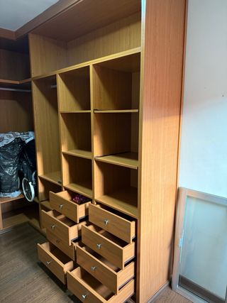 Armario vestidor de madera