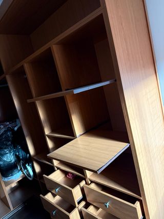 Armario vestidor de madera