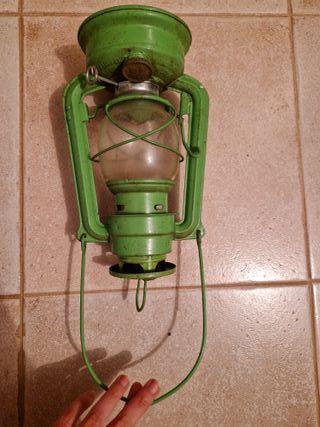Lámpara de queroseno vintage verde