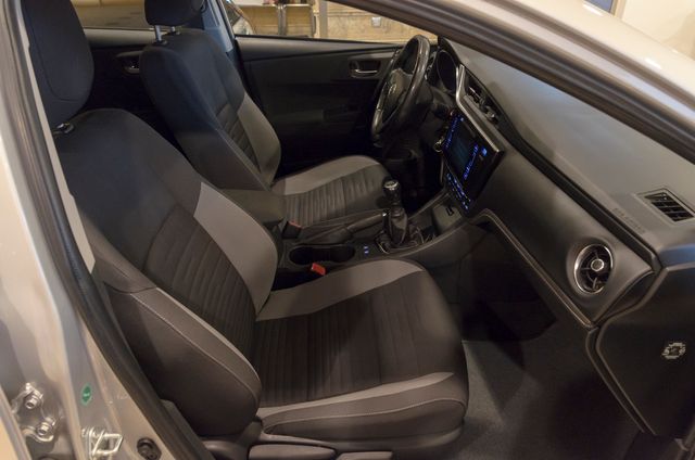 Toyota Auris Touring Sports 115D Active