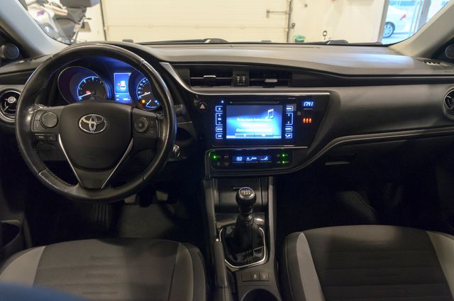 Toyota Auris Touring Sports 115D Active