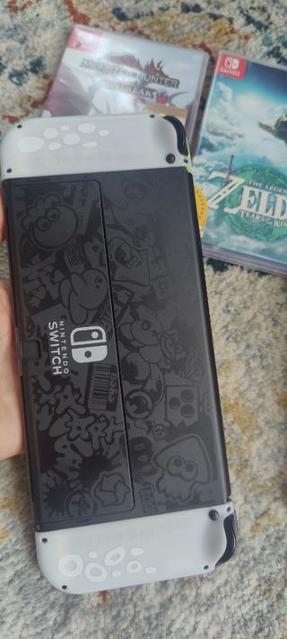Nintendo Switch OLED Splatoon Edition + 5 giochi