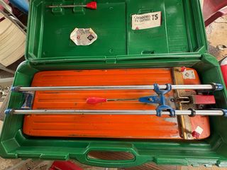 Cortadora de azulejos en maletín