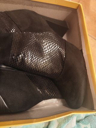 Botines negros tacón alto 8cm ,un uso 