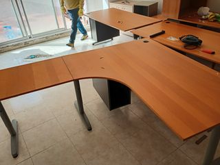 SCRIVANIE e TAVOLI per ufficio in legno e 