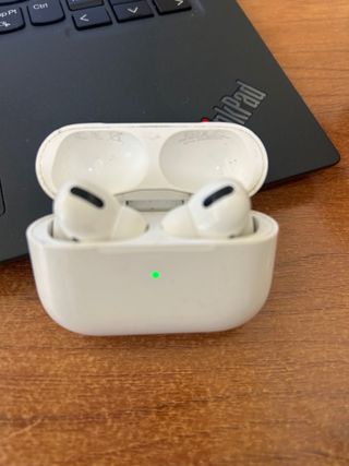 Apple AirPods Pro con estuche de carga inalámbrica