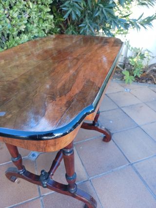 Mesa auxiliar alta de madera