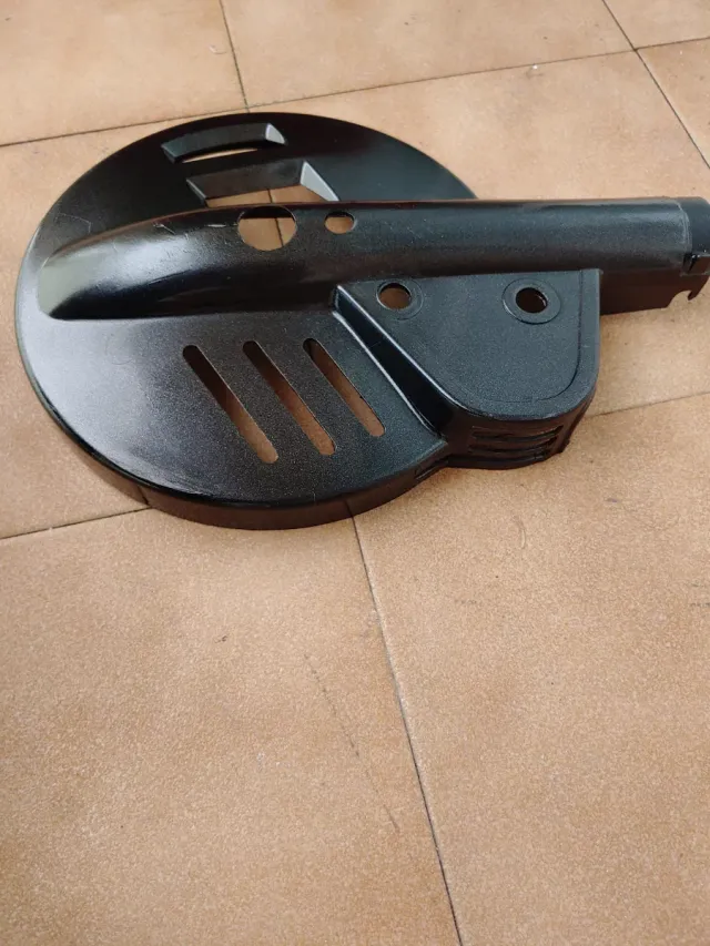 Rueda de moto derbi con piñón original.